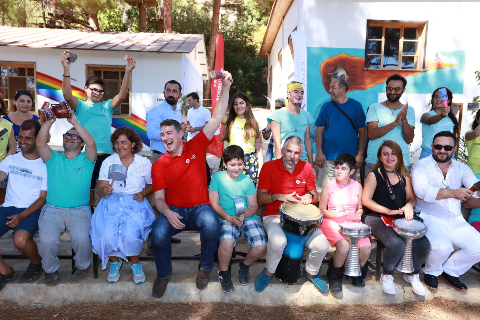 19 bin gönüllü genç engelleri kaldırıyor